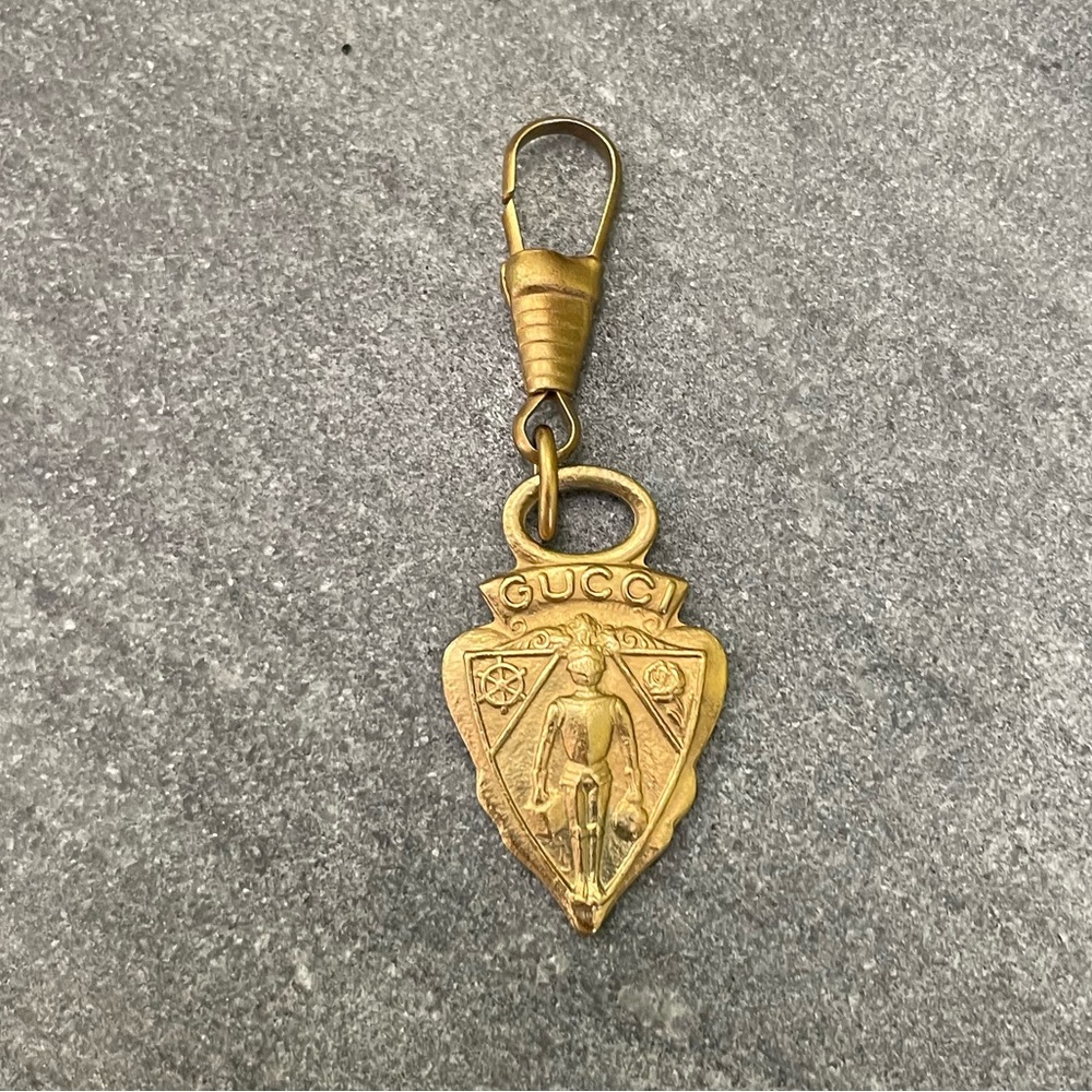 Vintage Gucci Gold Emblem Keychain Bag Charm - Picture 13 of 13